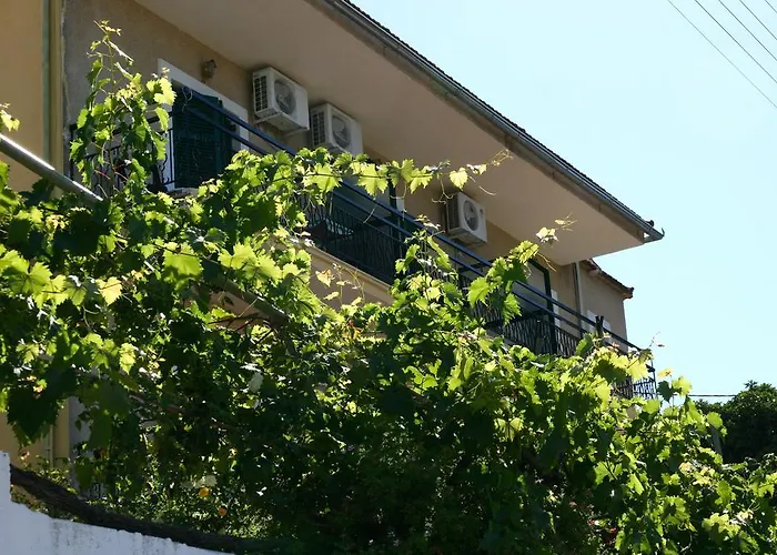 Elena Agios Nikolaos (Corfu)